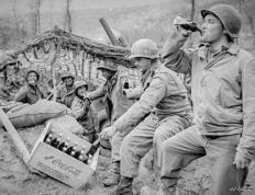 二战时已有碳酸饮料，德军芬达美军可乐日军弹珠汽水，中国军人呢
